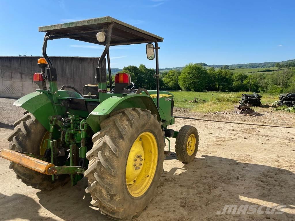 John Deere 5215 الجرارات