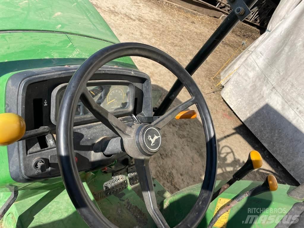 John Deere 5215 الجرارات