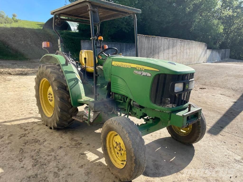John Deere 5215 الجرارات