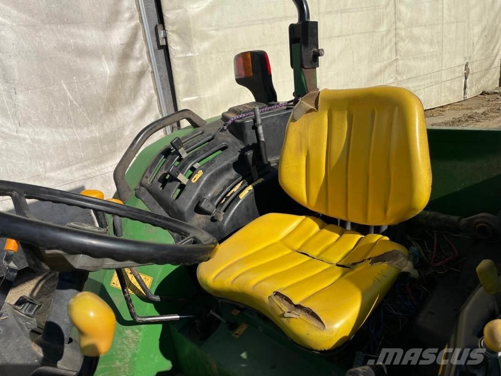 John Deere 5215 الجرارات