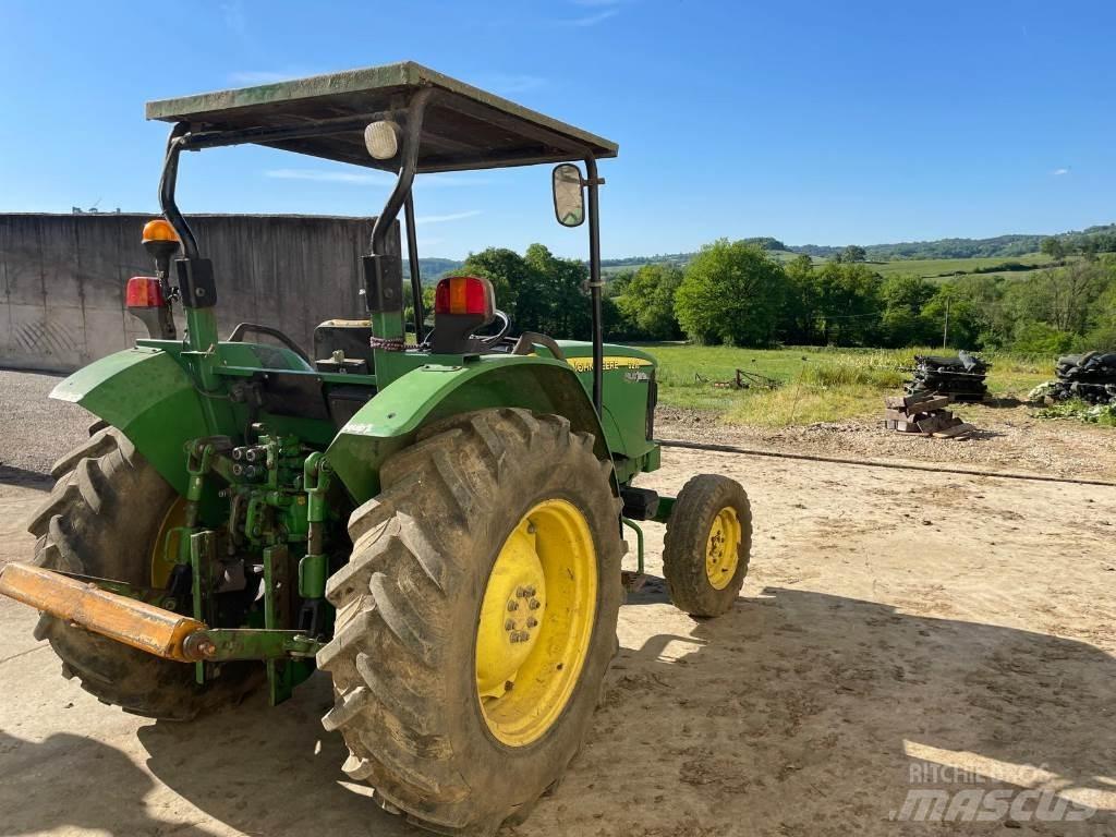 John Deere 5215 الجرارات