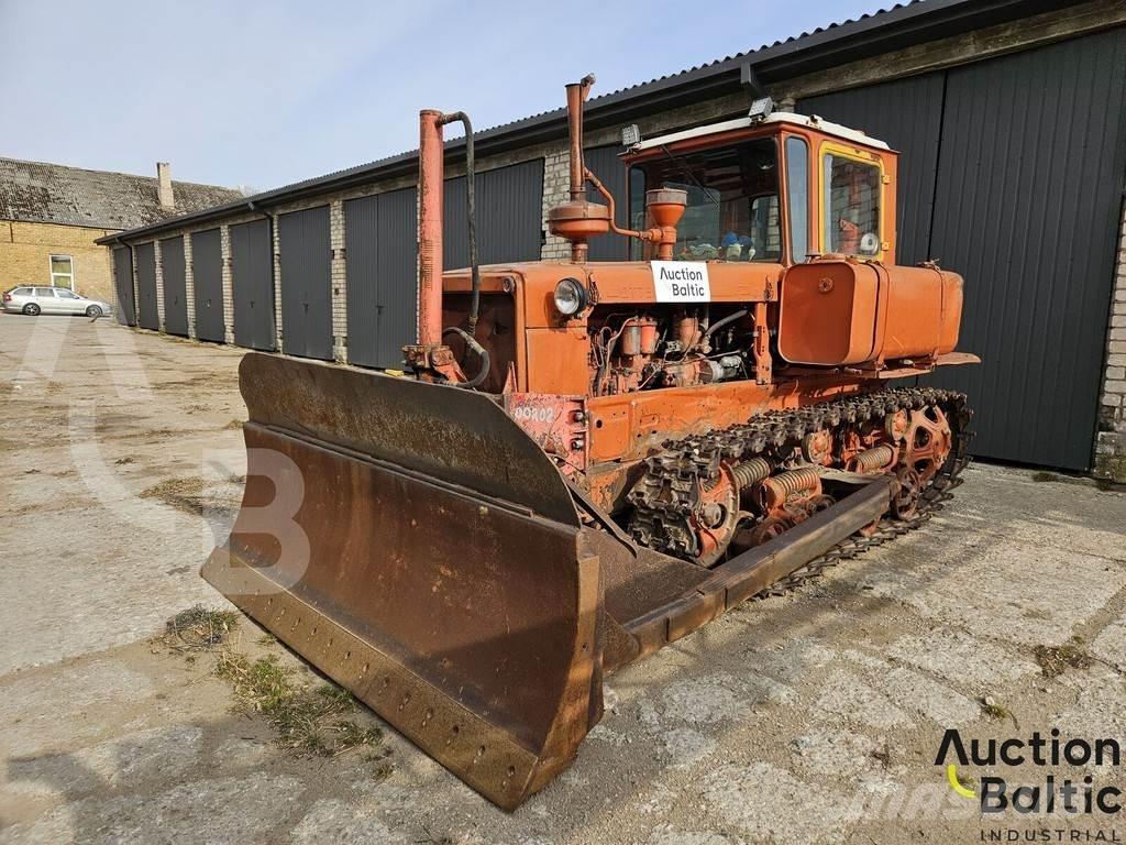  Onbekend DT-75 بلدوزرات مجنزرة