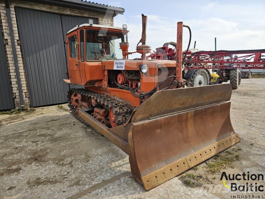  Onbekend DT-75 بلدوزرات مجنزرة