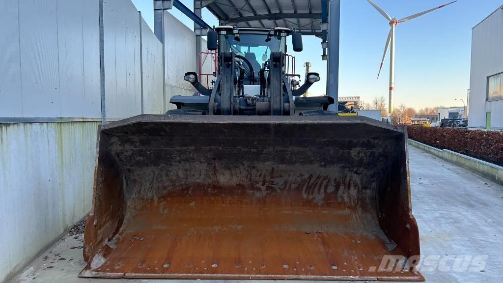 Hidromek HMK 640 WL بلدوزرات بعجلات