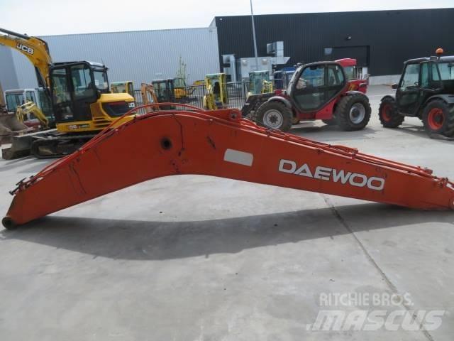 Daewoo DX 225 LC الشاسيه والتعليق