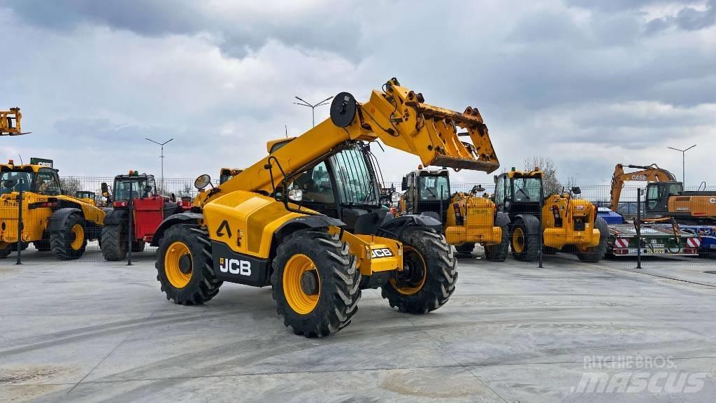 JCB 531-70 مناولات متداخلة