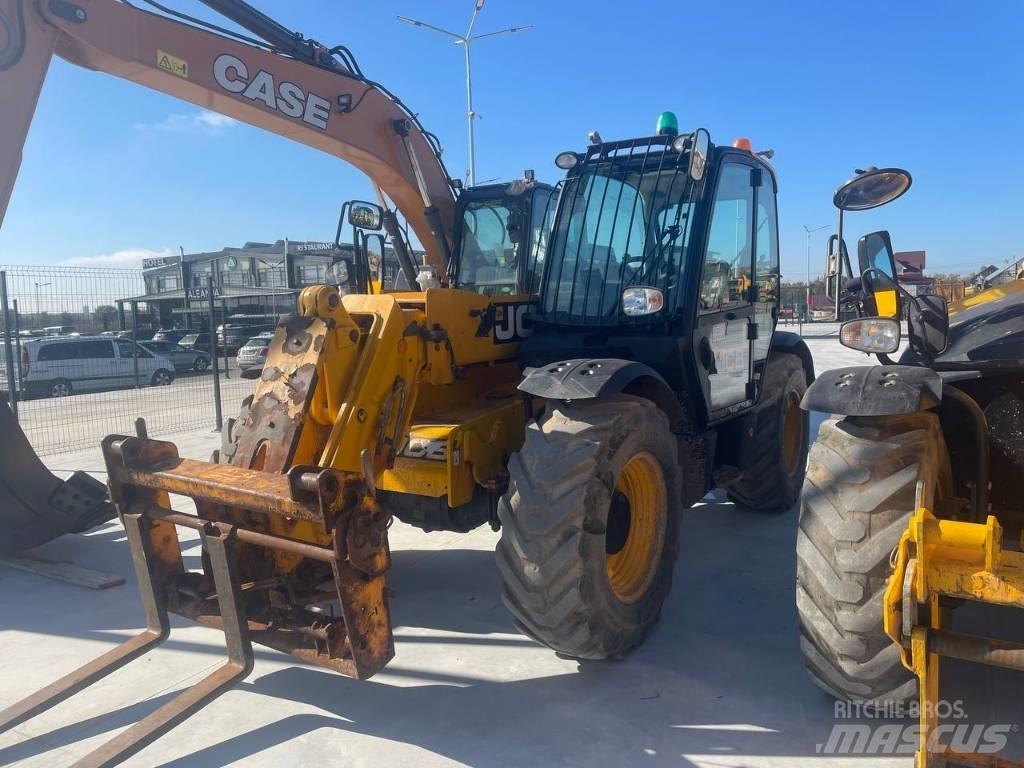 JCB 531-70 مناولات متداخلة