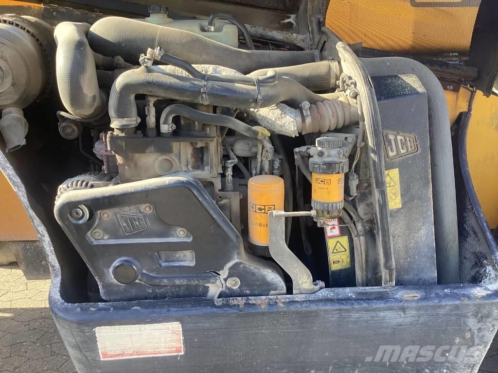 JCB 540-140 مناولات متداخلة