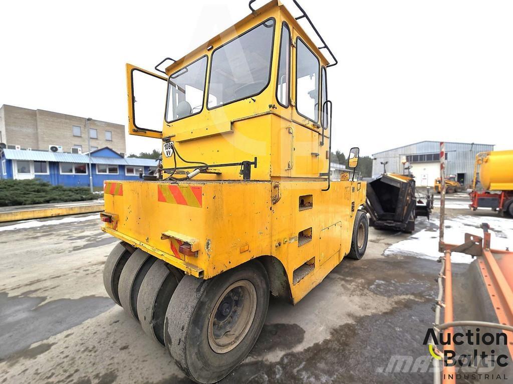 Hamm GRW 18 مداحل ذات إطارات هوائية