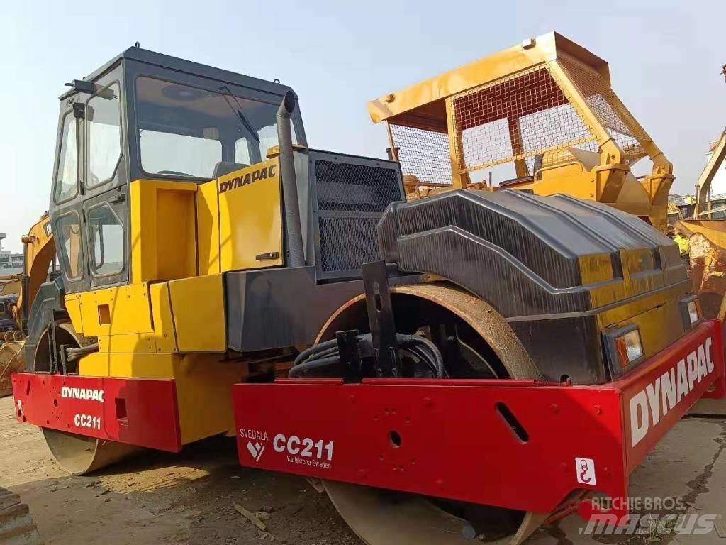 Dynapac CC 211 مداحل ثنائية الاسطوانة