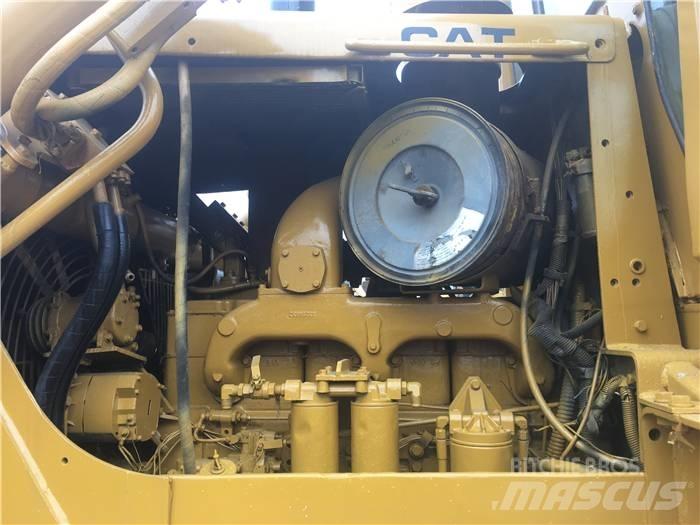 CAT D 8 H بلدوزرات مجنزرة