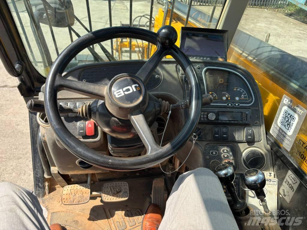 JCB 540-140 مناولات متداخلة