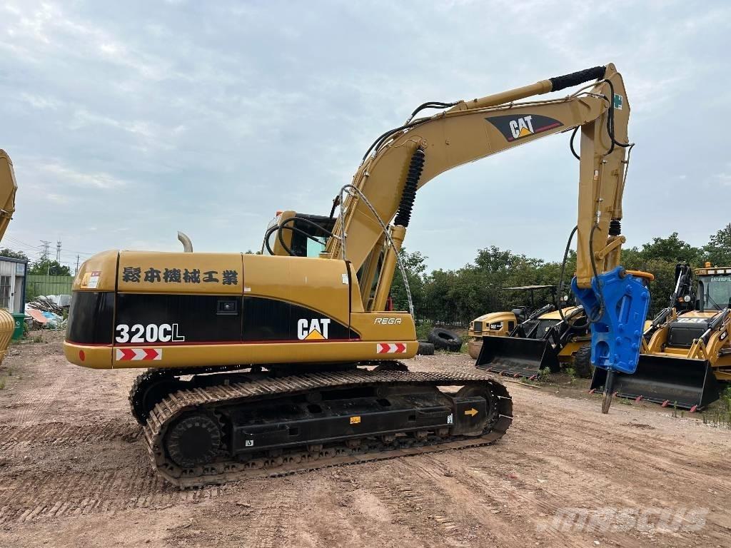 CAT 320 C حفارات زحافة