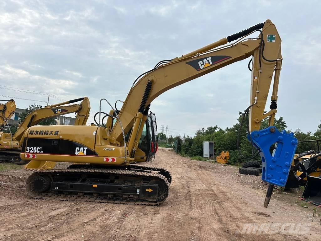 CAT 320 C حفارات زحافة