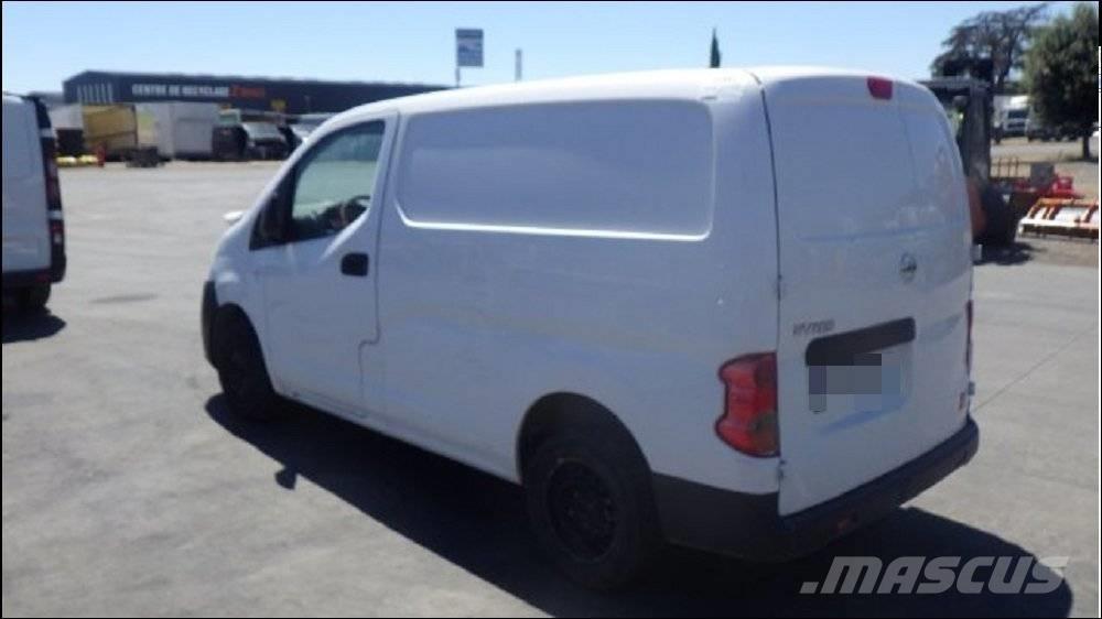 Nissan NV 200 شاحنة مقفلة