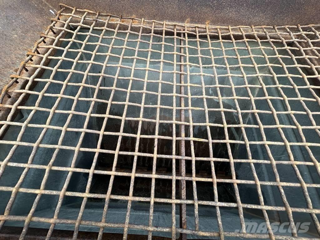 Salo 1600 معدات نشر الرمال والملح