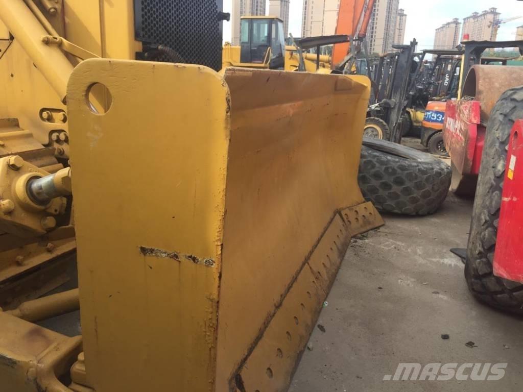 CAT D 7 G بلدوزرات مجنزرة