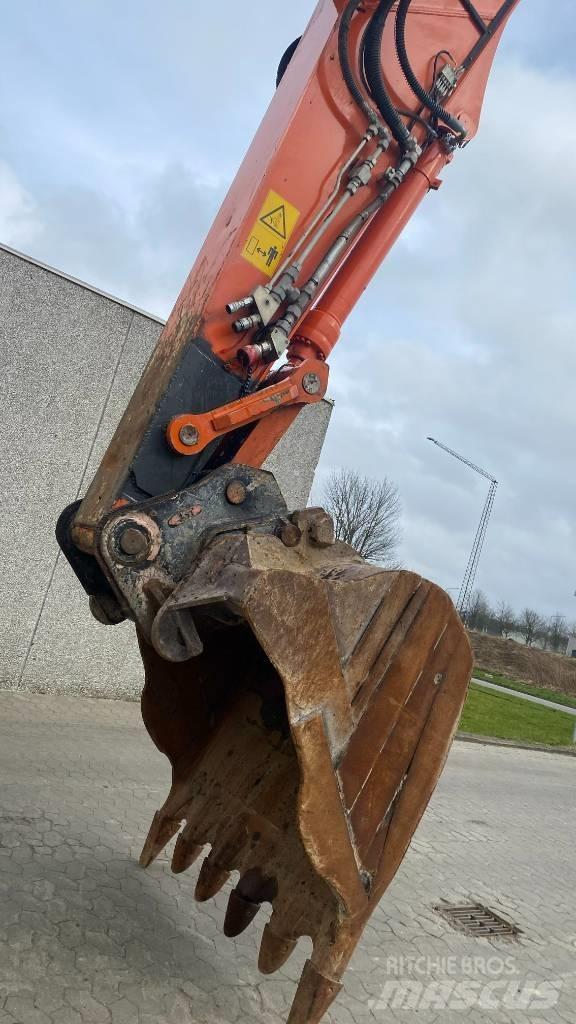Hitachi ZX 300 LC-6 حفارات زحافة