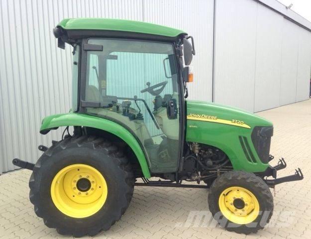 John Deere 3720 الجرارات
