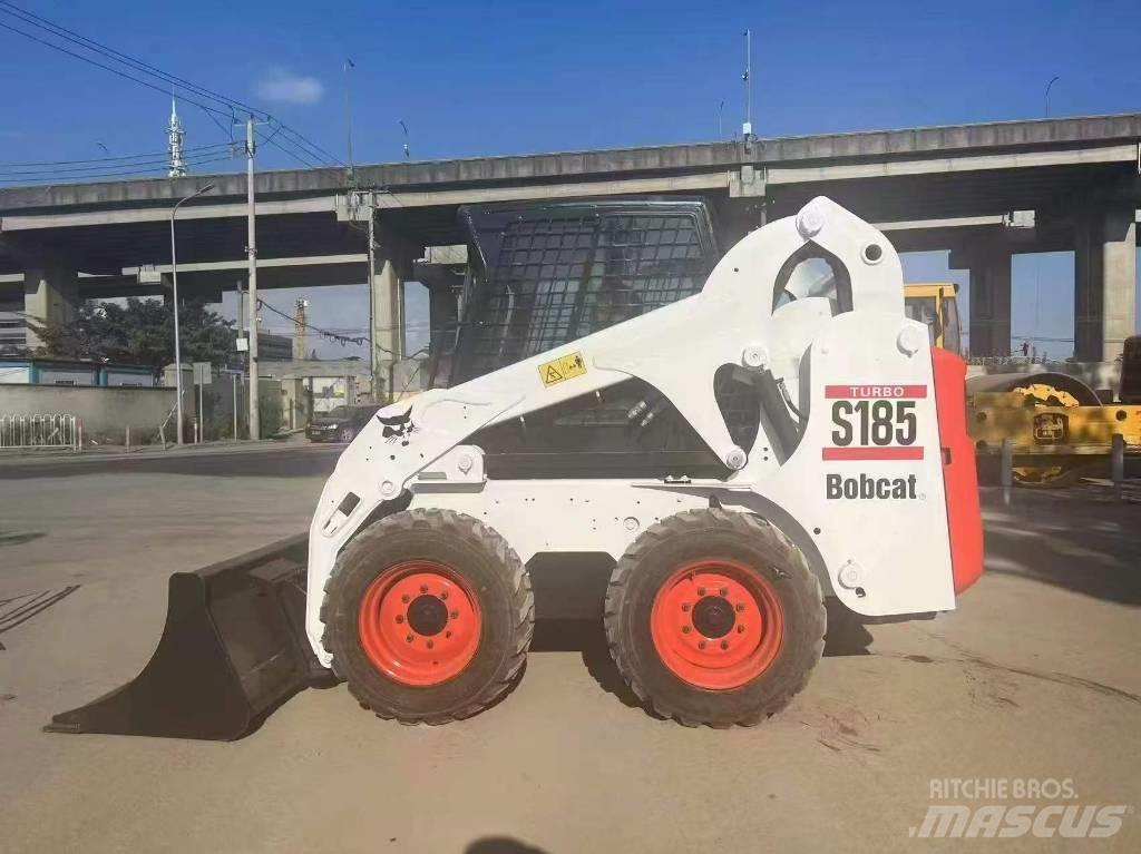 Bobcat S 130 لوادر انزلاقية التوجيه