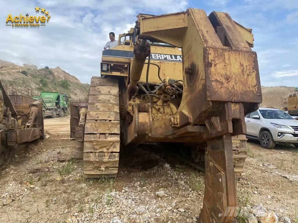 CAT D 11 N بلدوزرات مجنزرة