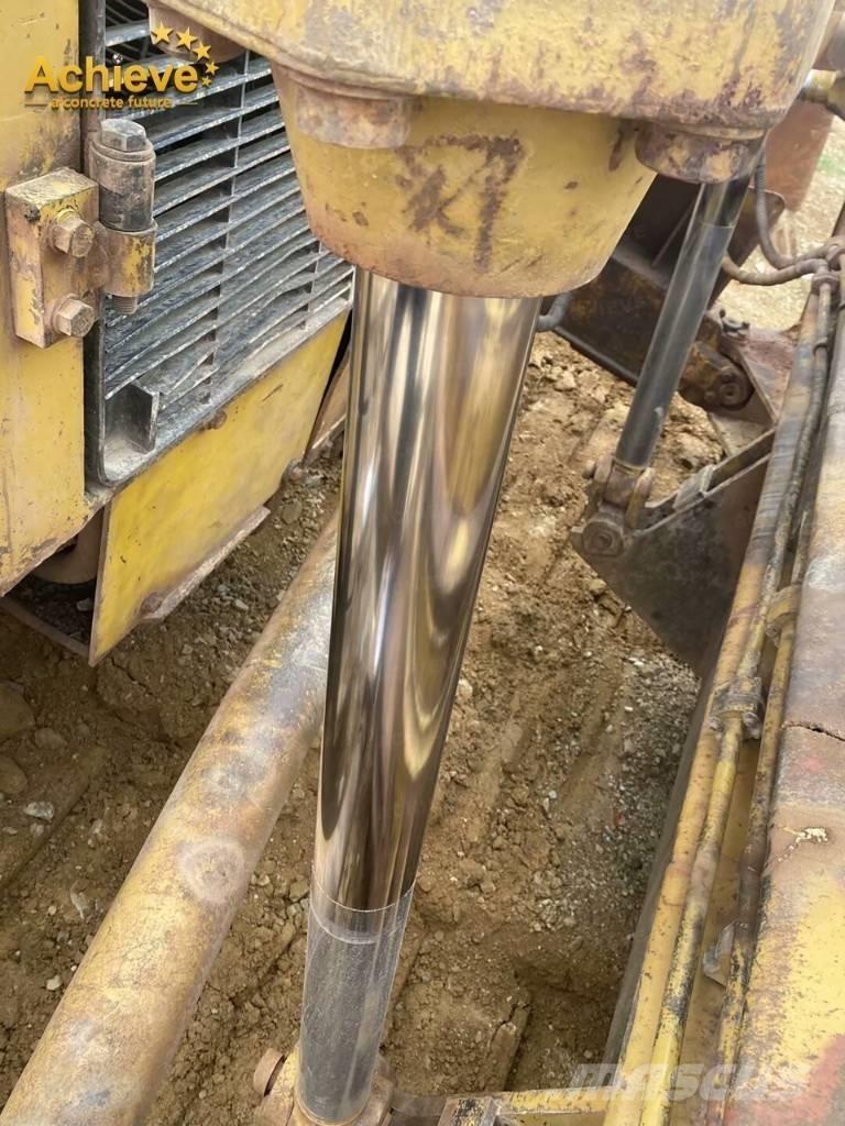 CAT D 11 N بلدوزرات مجنزرة