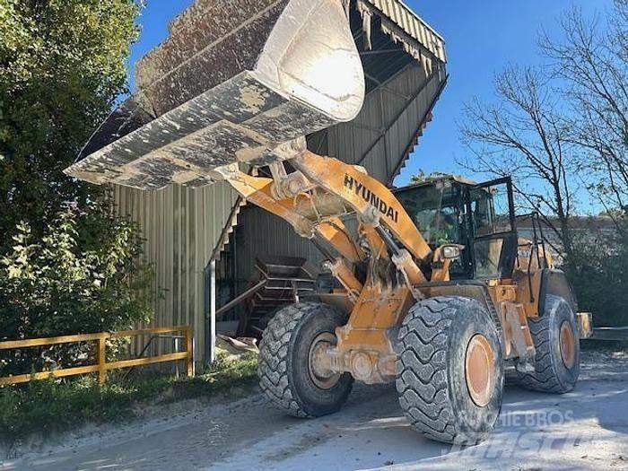Hyundai HL970 لوادر بعجل