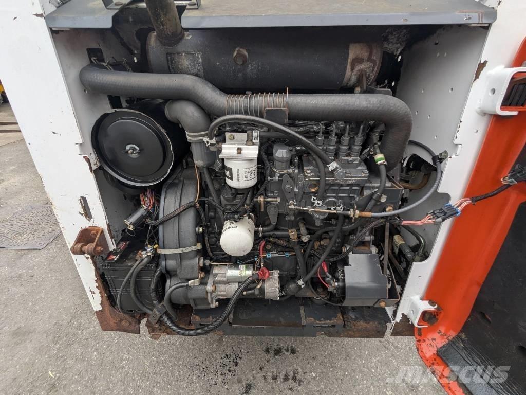 Bobcat S 250 لوادر انزلاقية التوجيه