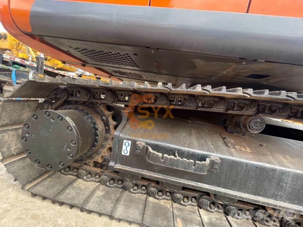 Hitachi ZX 240 HG حفارات زحافة
