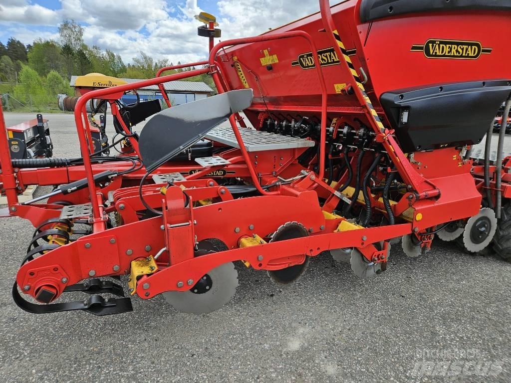 Väderstad Rapid 300 مثاقيب مدمجة