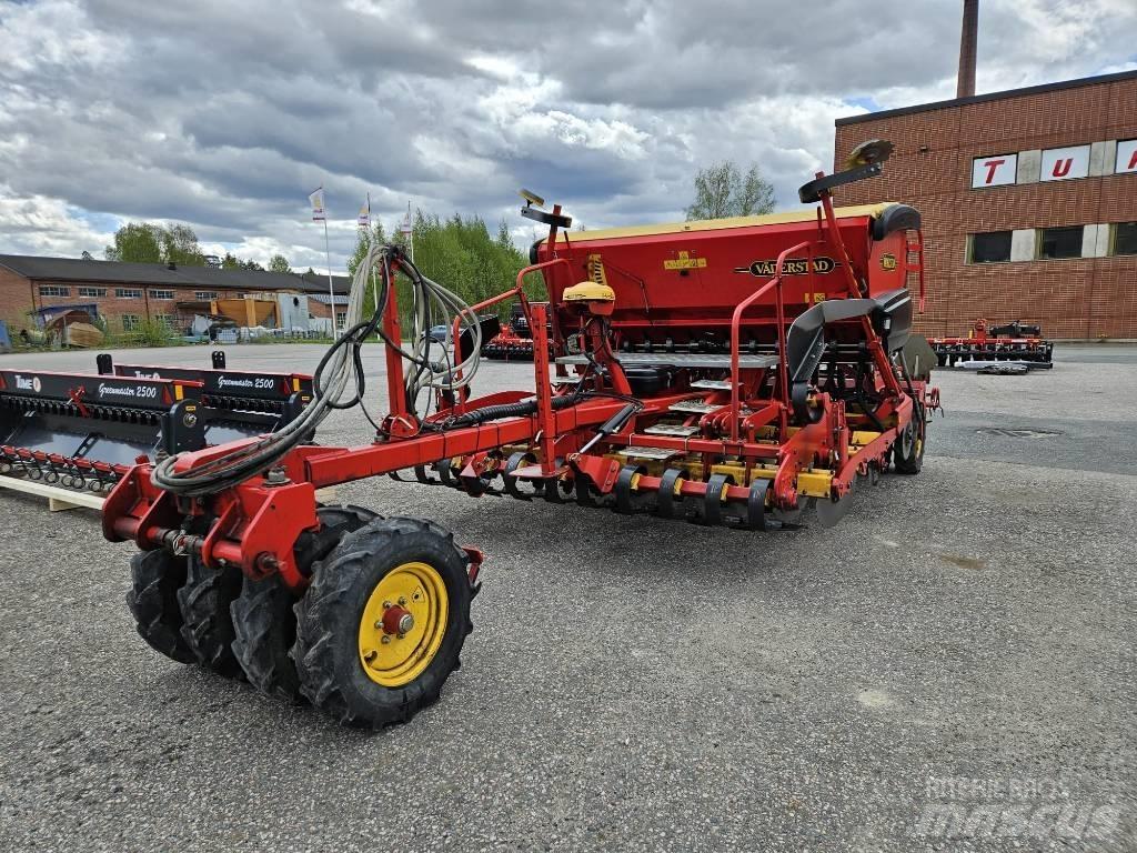 Väderstad Rapid 300 مثاقيب مدمجة