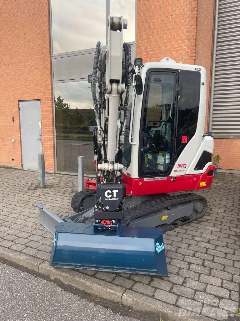 Takeuchi TB 225 حفارات صغيرة أقل من 7 طن (حفارات صغيرة)