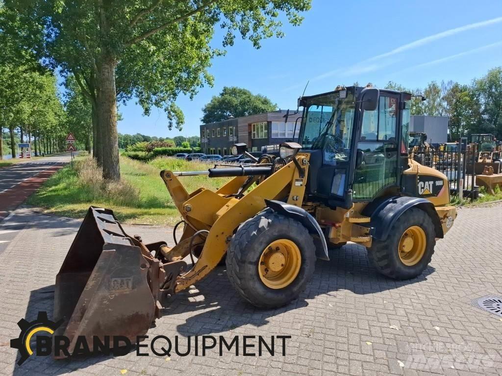 CAT 908H لوادر بعجل