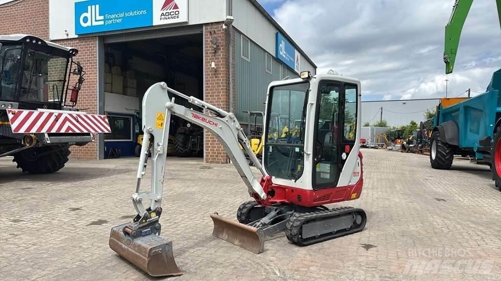 Takeuchi TB216 A حفارات صغيرة أقل من 7 طن (حفارات صغيرة)