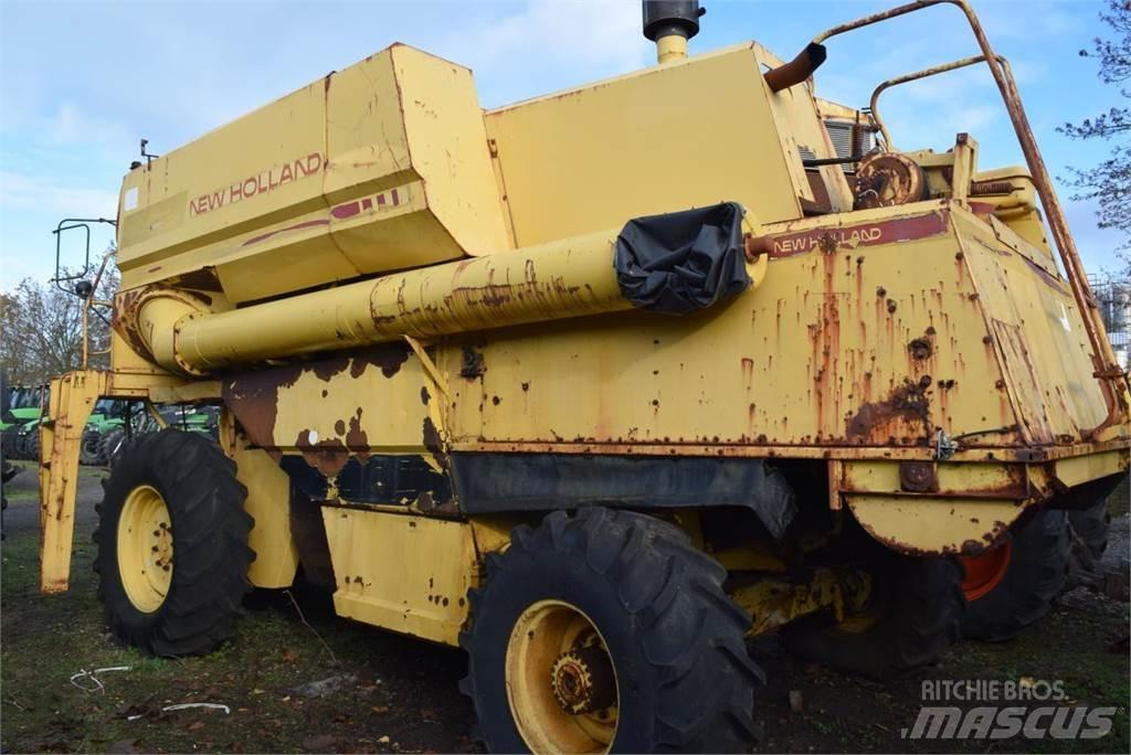 New Holland TF 44 حصادات
