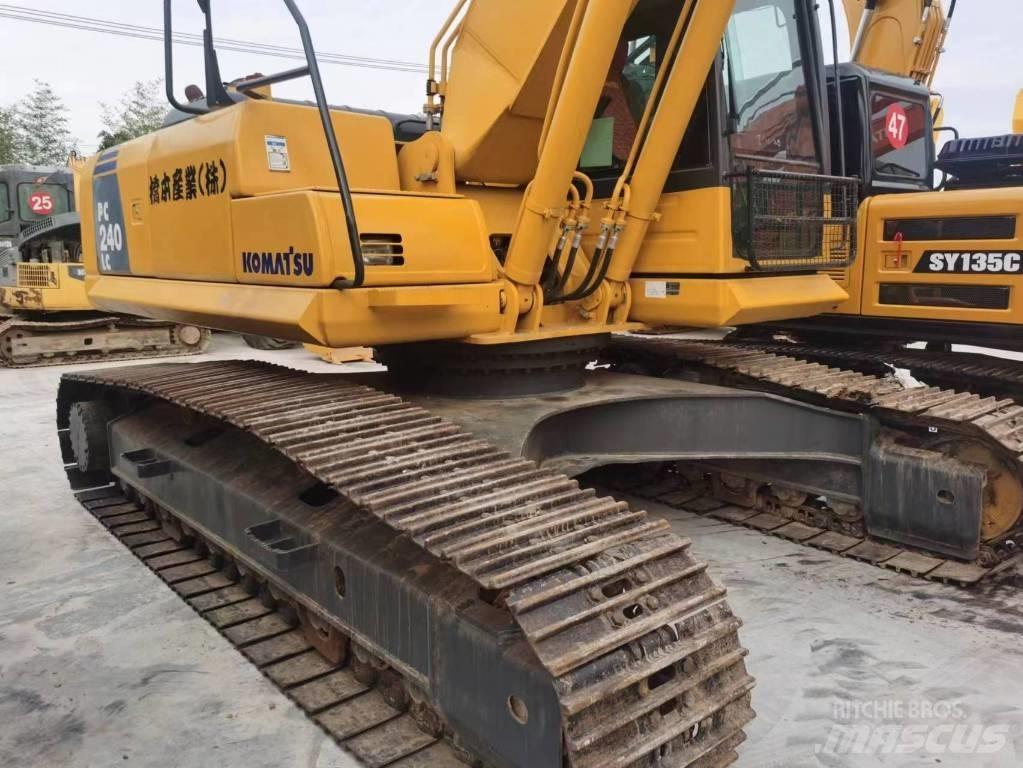 Komatsu PC 240 LC حفارات زحافة