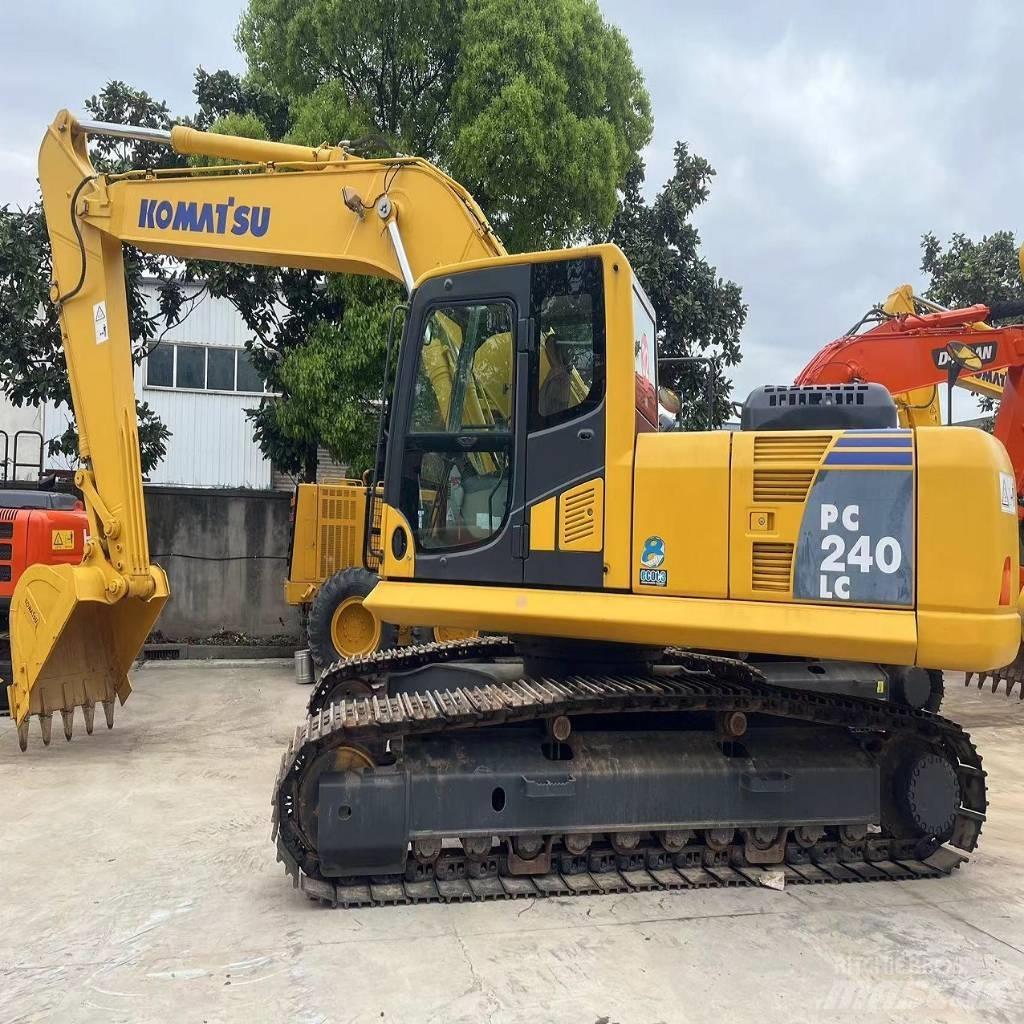 Komatsu PC 240 LC حفارات زحافة