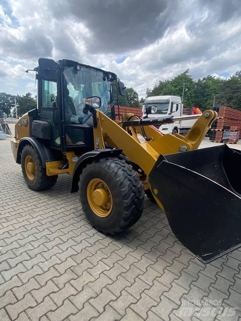 CAT 906 لوادر بعجل