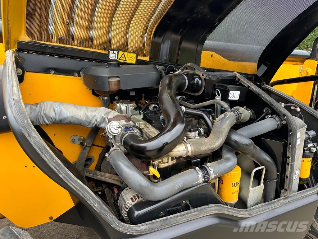 JCB 535-125 مناولات متداخلة