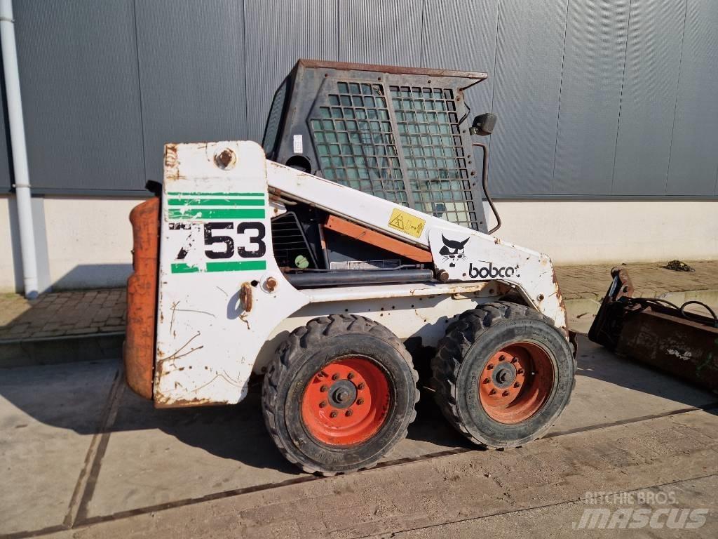 Bobcat 753 لوادر انزلاقية التوجيه