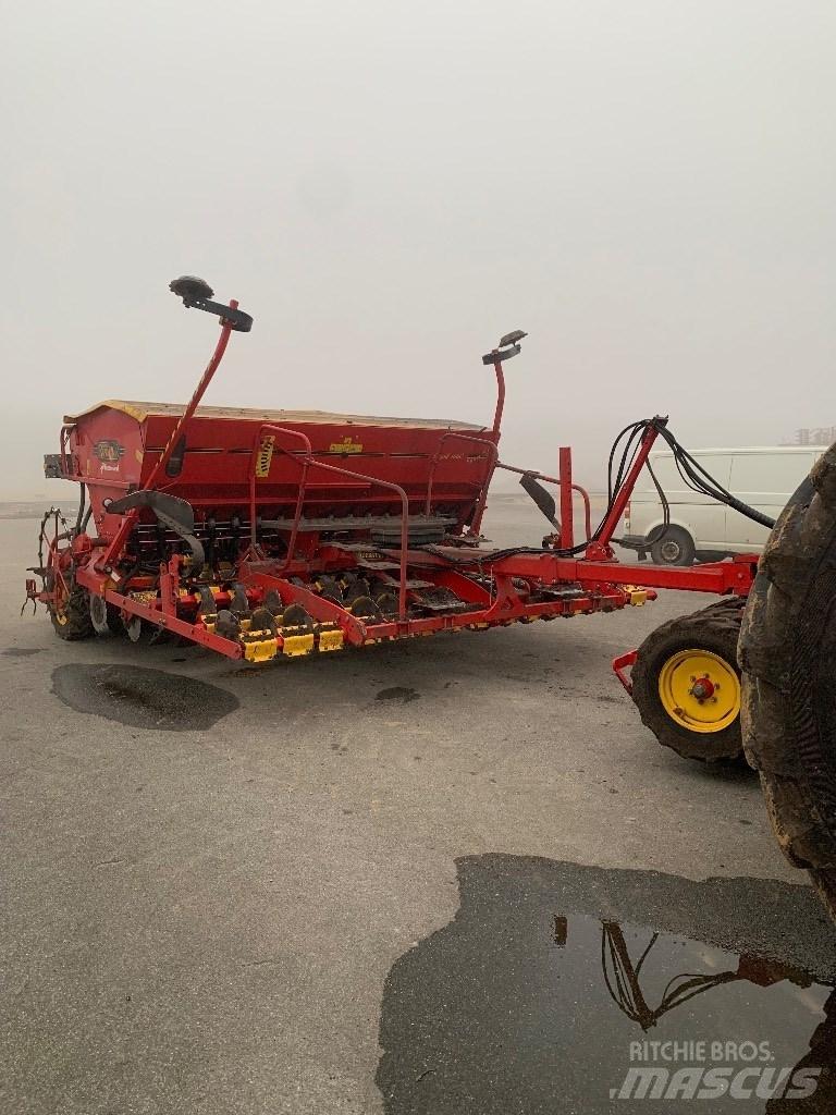 Väderstad Rapid 400C مثاقيب مدمجة