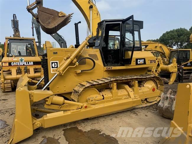 CAT D 7 G بلدوزرات مجنزرة