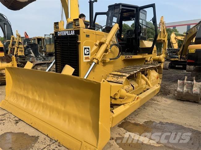 CAT D 7 G بلدوزرات مجنزرة