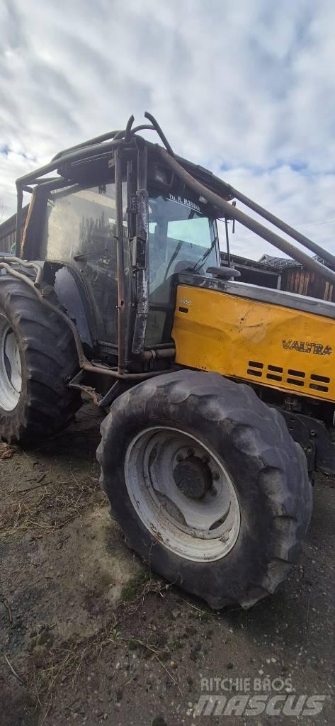 Valtra 6850 الجرارات