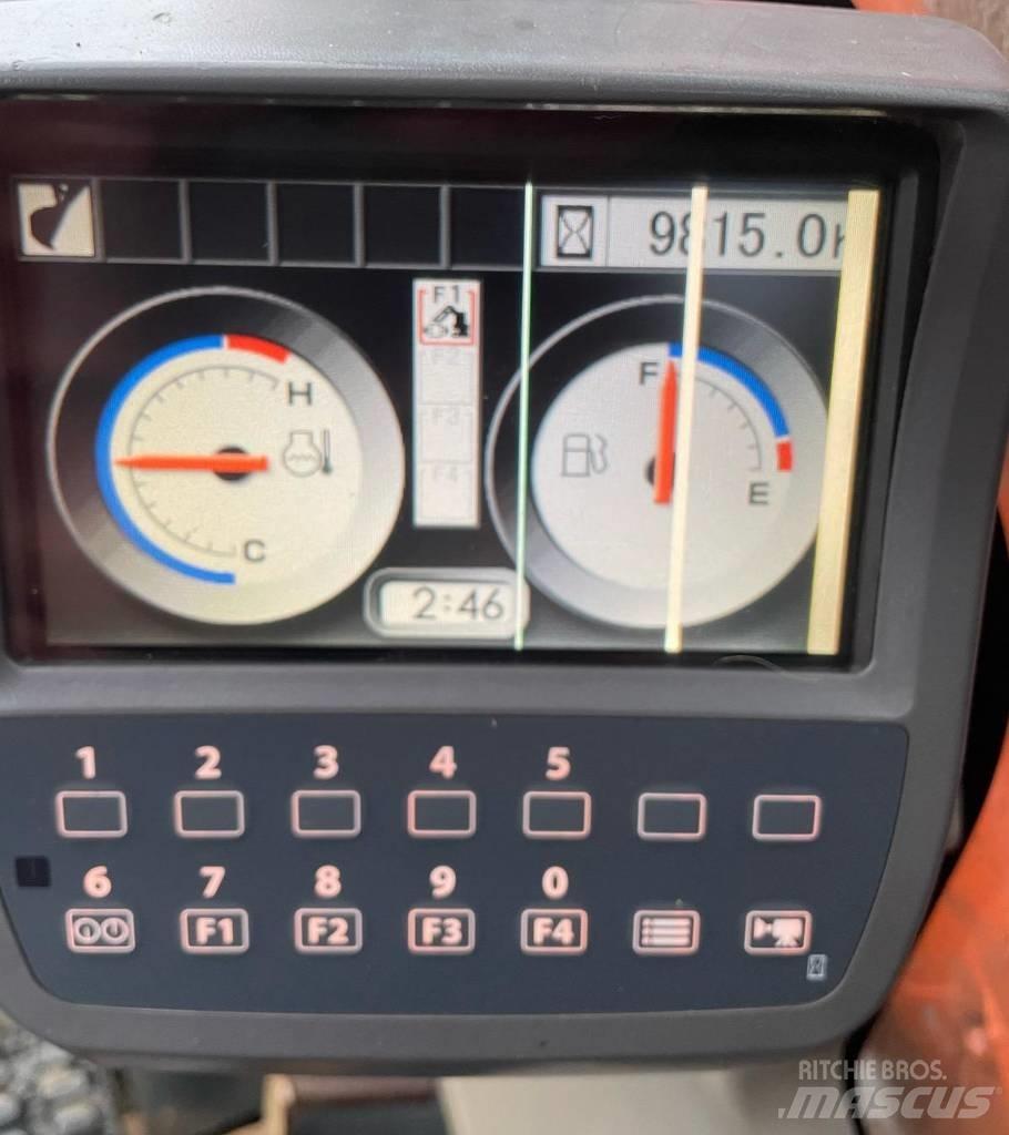 Hitachi ZX 210 LC-3 حفارات زحافة