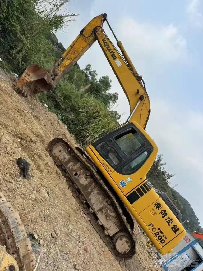 Komatsu PC 200-6 حفارات زحافة