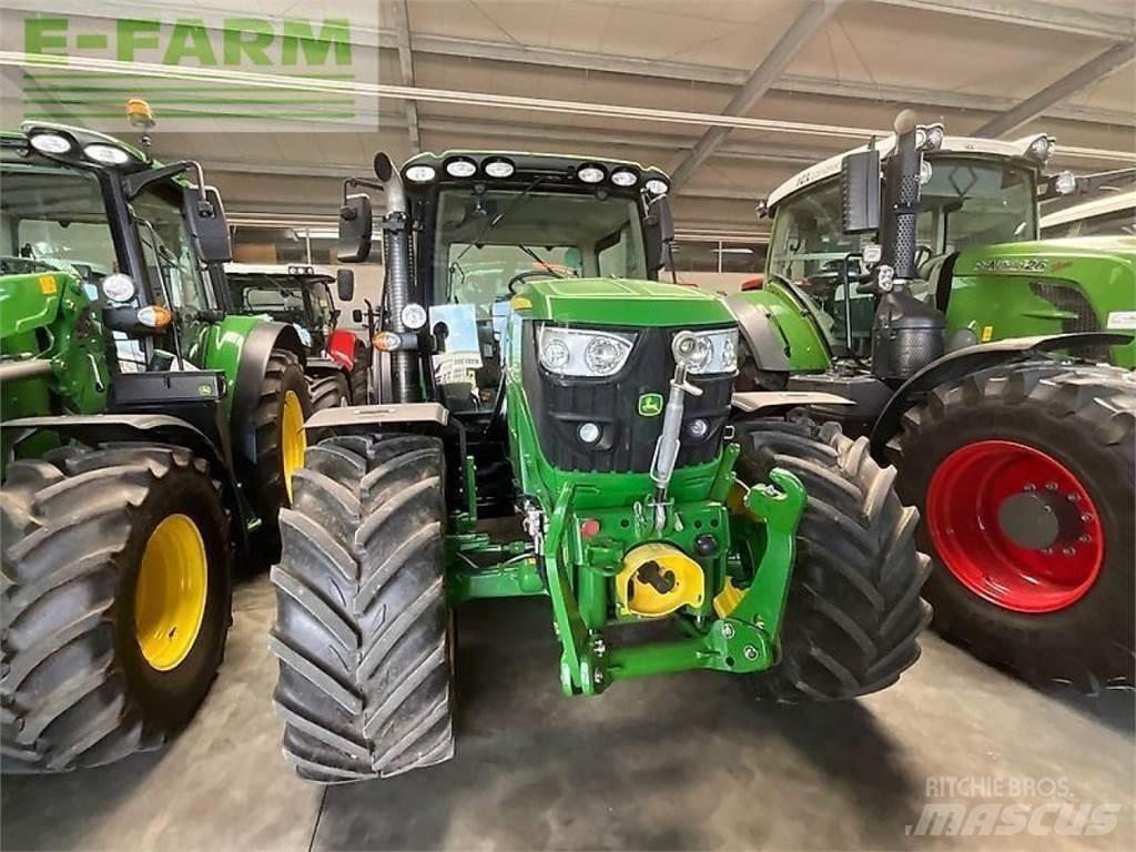 John Deere 6125 r الجرارات