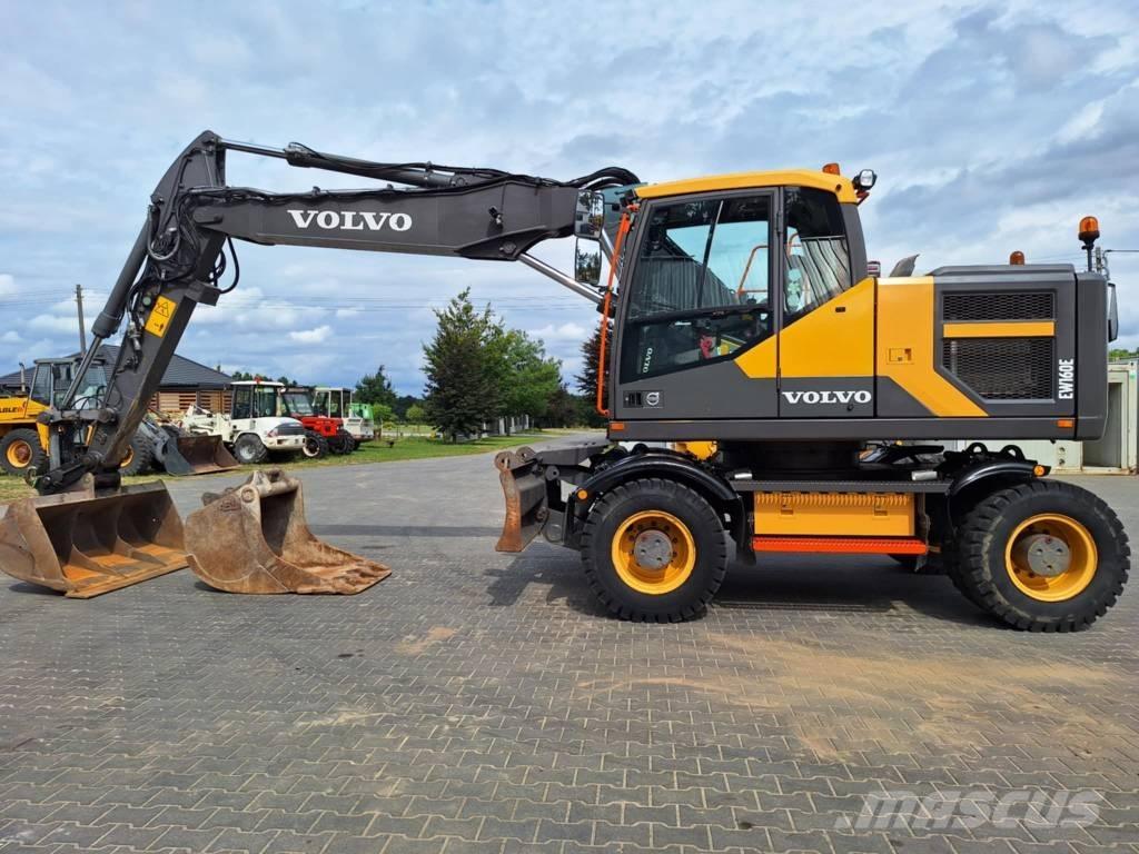 Volvo EW 160 E حفارات بعجل