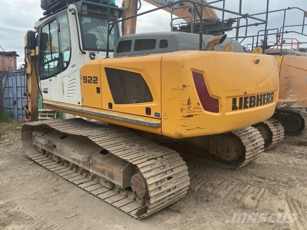 Liebherr R 922 حفارات زحافة