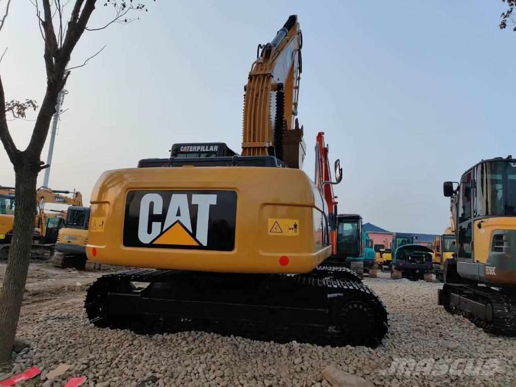 CAT 320 D حفارات زحافة